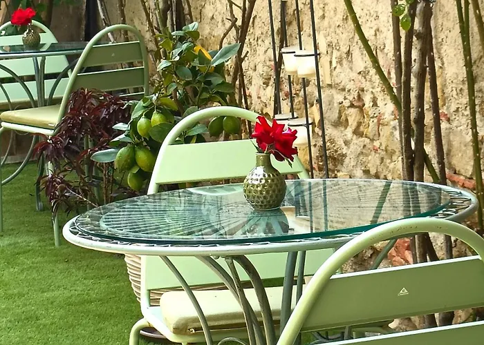 Jacuzzi Privatif Et Diner Aux Chandelles & Et Nuit Romantique Avec Petit Dejeuner Proche De Carcassonne 3* Pexiora