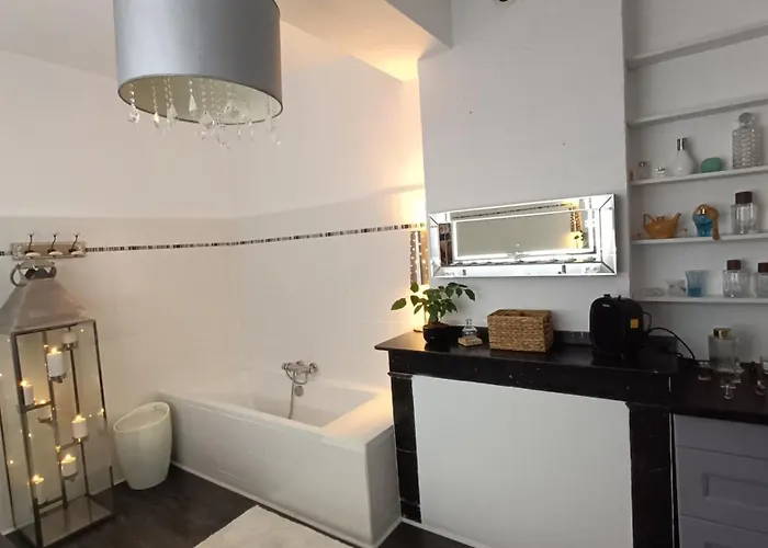 Jacuzzi Privatif Et Diner Aux Chandelles & Et Nuit Romantique Avec Petit Dejeuner Proche De Carcassonne 3* Pexiora
